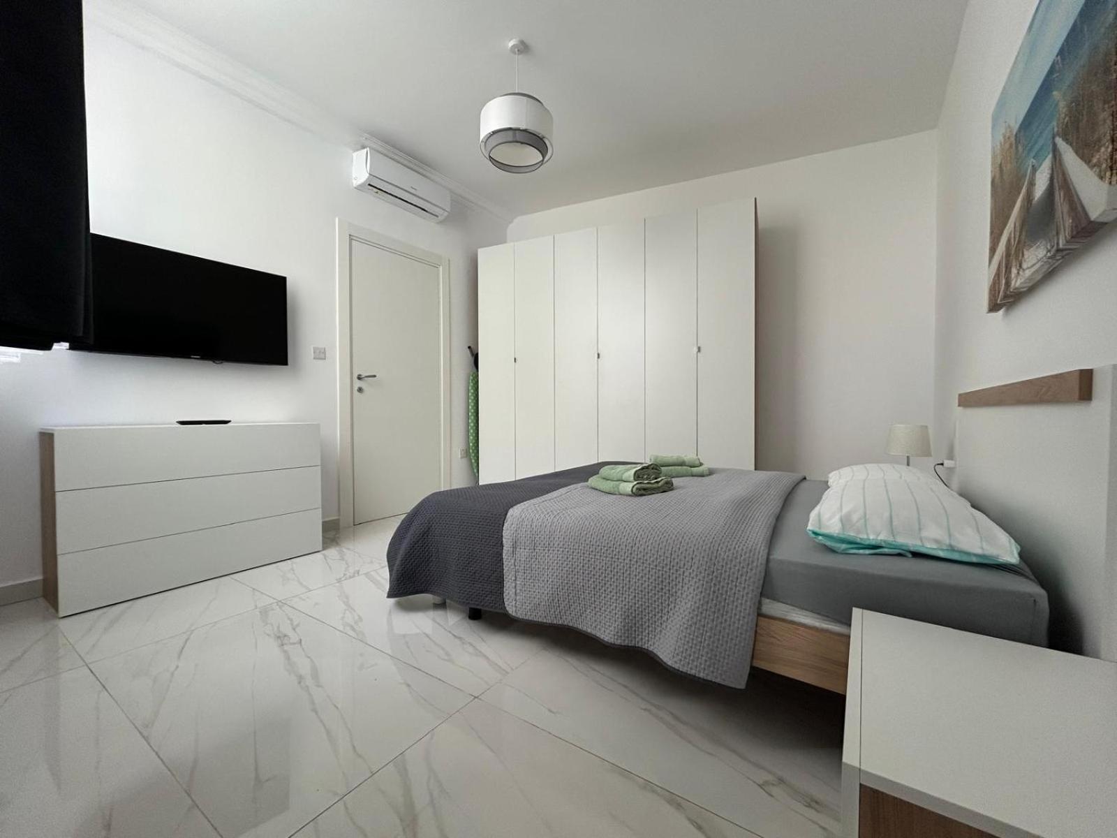 Exceptional 3-Bedroom Apartment, Sliema - Tigne Point! Exteriör bild
