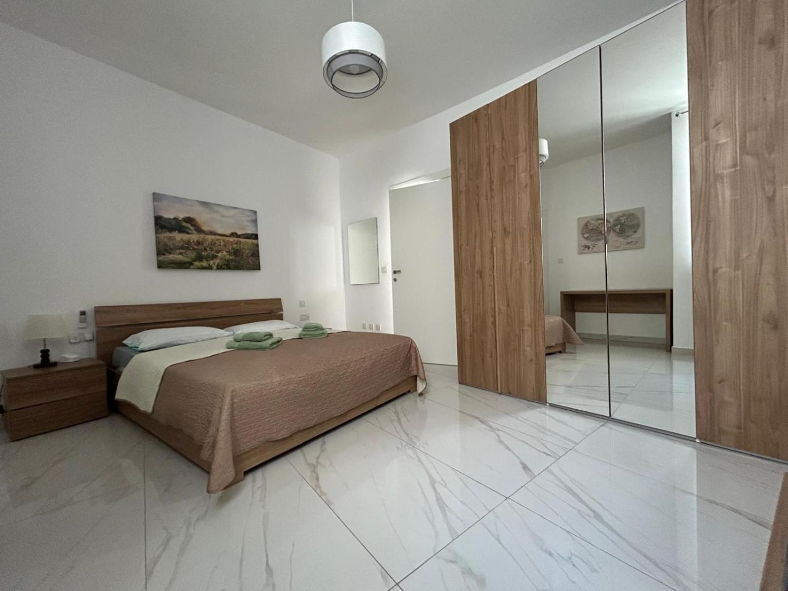 Exceptional 3-Bedroom Apartment, Sliema - Tigne Point! Exteriör bild